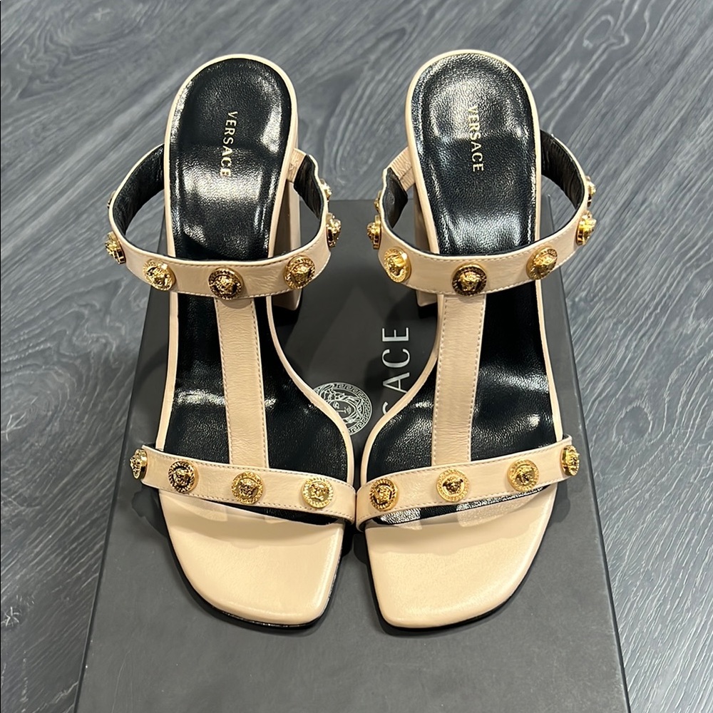 NWT Versace Medusa Vitello 90mm Beige Sandals